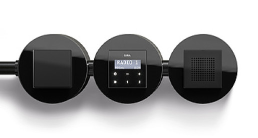 Radio RDS Gira Studio montat aplicat, negru lucios cu doua boxe, cu ramă sticlă neagră
